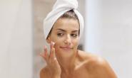 Disfarce poros dilatados com maquiagem em 5 passos simples