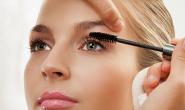 Dermatologista lista cuidados para usar maquiagem sem envelhecer a pele